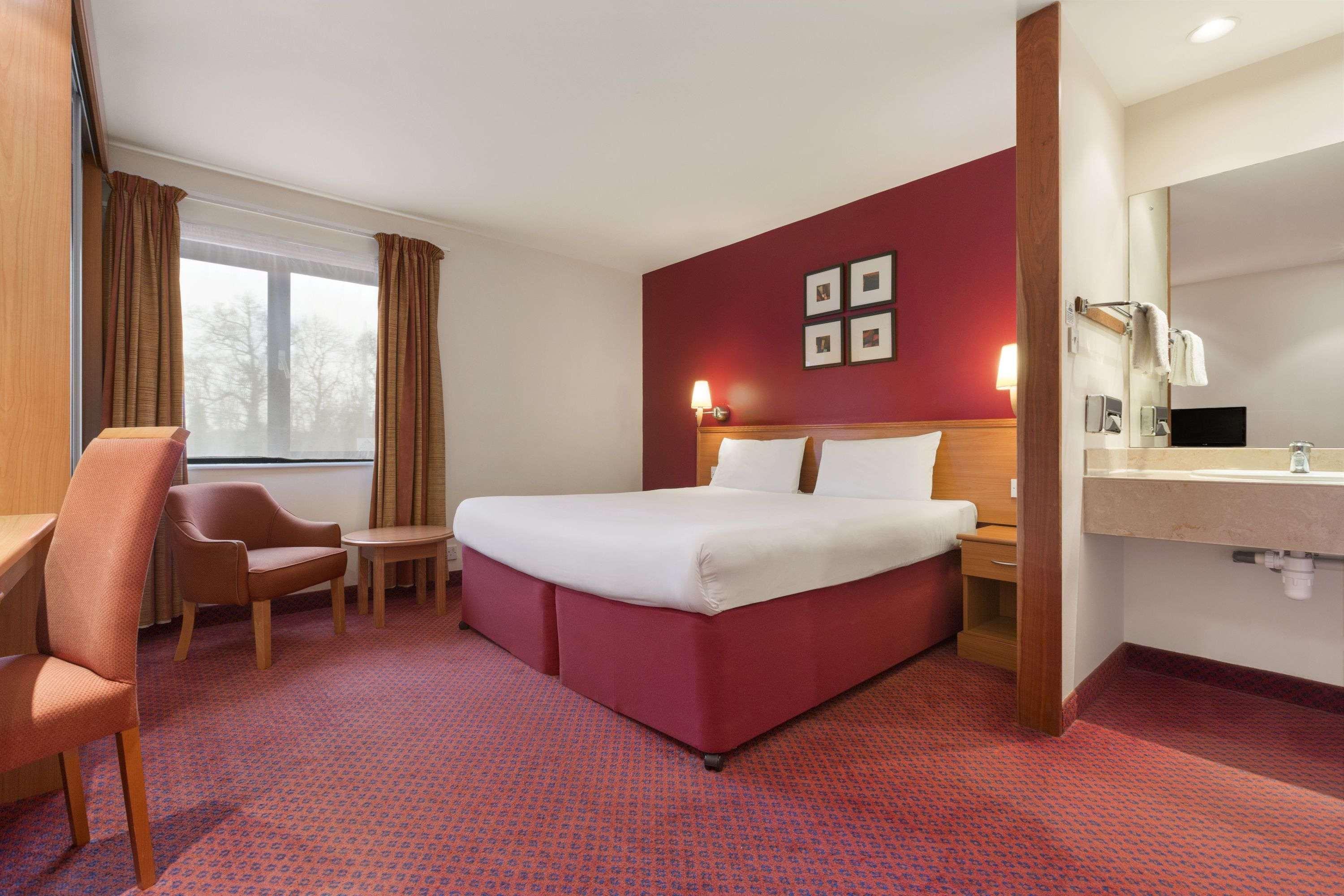 Days Inn Stevenage North Baldock Esterno foto