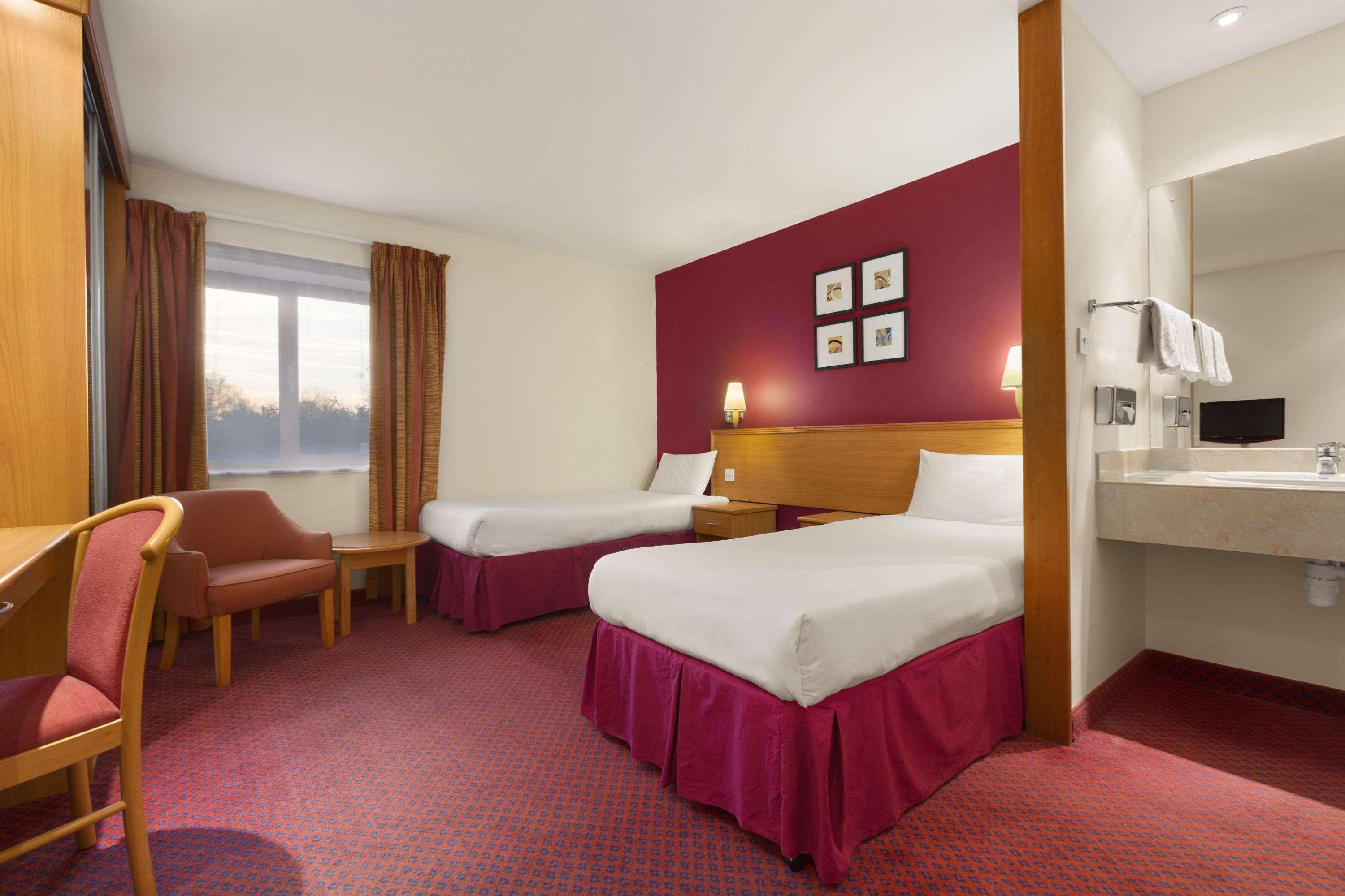 Days Inn Stevenage North Baldock Esterno foto